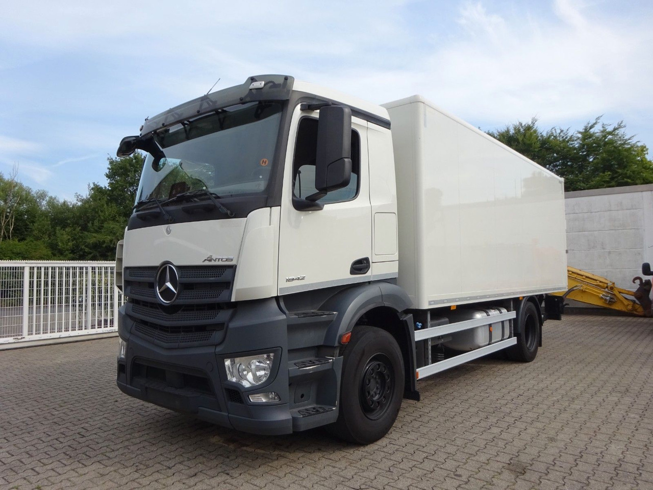 Mercedes-Benz 1842 Antos Koffer + BÄR Ladebordwand 4x2 - Camion fourgon: photos 3 Mercedes-Benz 1842 Antos Koffer + BÄR Ladebordwand 4x2 - Camion fourgon: photos 3