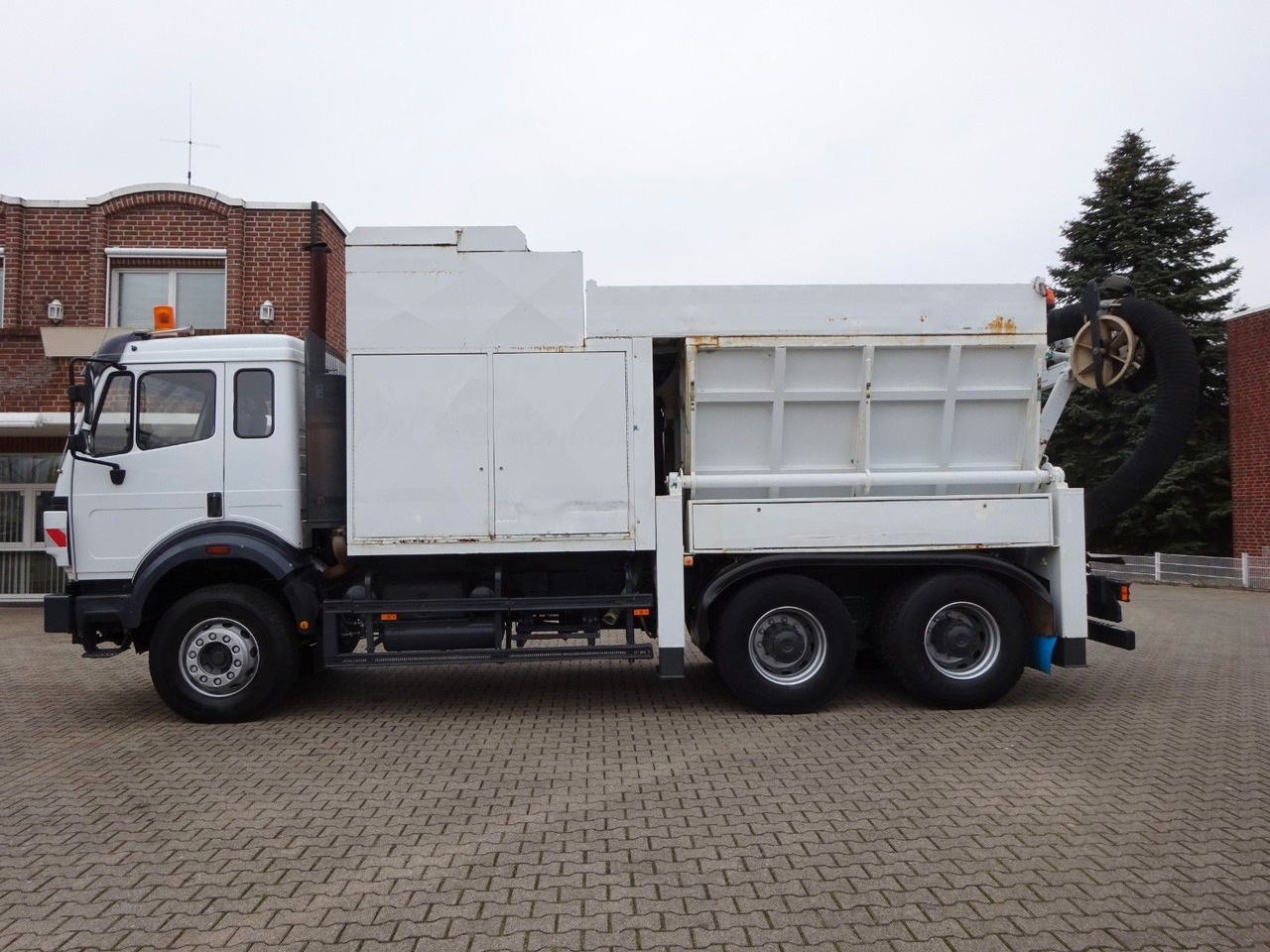 Mercedes-Benz 2527 Saugbagger. RSP Mercedes-Benz 2527 Saugbagger. RSP - Camion hydrocureur: photos 3 Mercedes-Benz 2527 Saugbagger. RSP Mercedes-Benz 2527 Saugbagger. RSP - Camion hydrocureur: photos 3