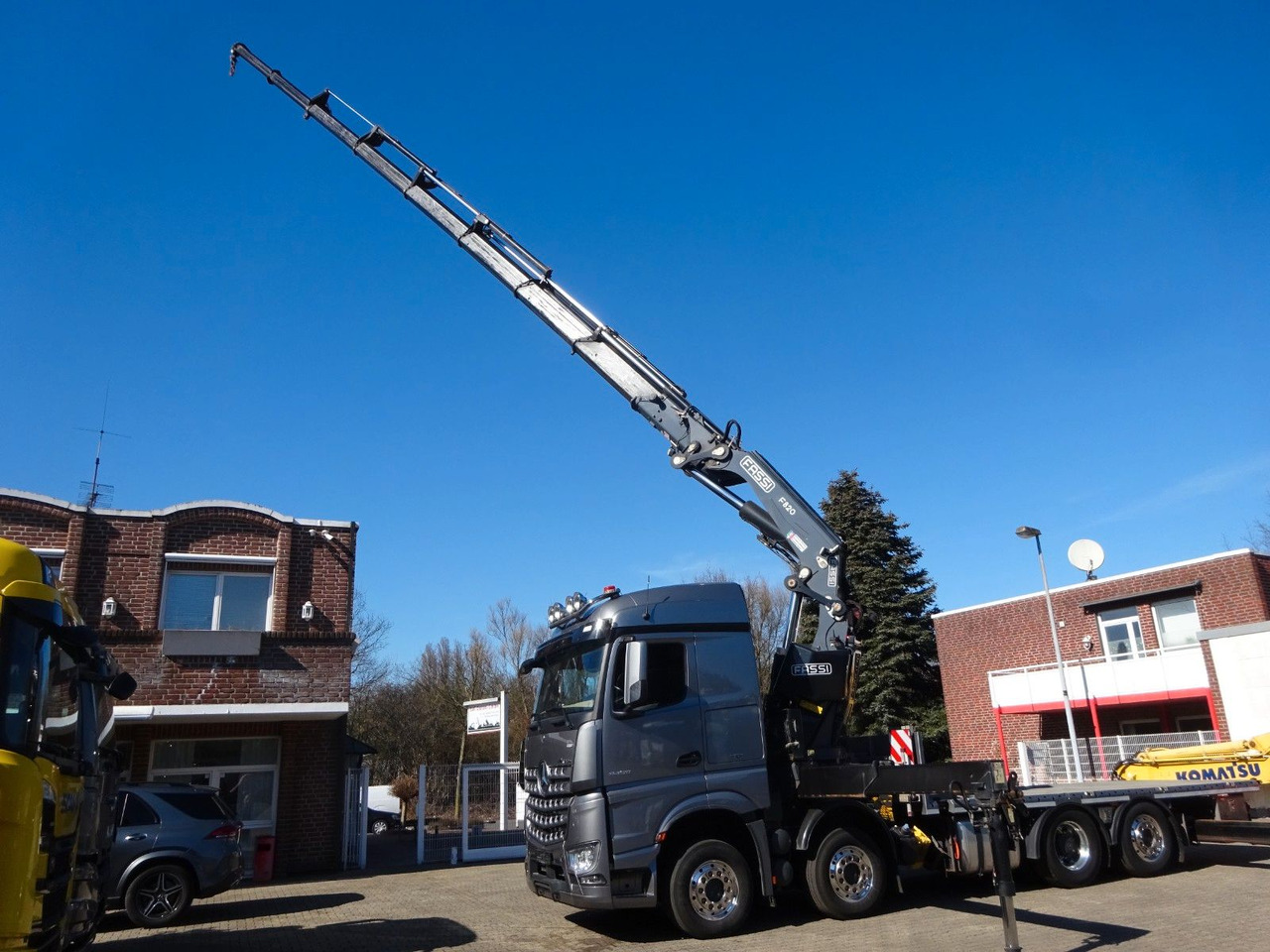 Mercedes-Benz 3453 Plattform + Fassi F820 Kran 8x2 Mercedes-Benz 3453 FASSI F820 Kran 8x Hydr. Ausschub - Camion grue, Camion plateau: photos 5 Mercedes-Benz 3453 Plattform + Fassi F820 Kran 8x2 Mercedes-Benz 3453 FASSI F820 Kran 8x Hydr. Ausschub - Camion grue, Camion plateau: photos 5