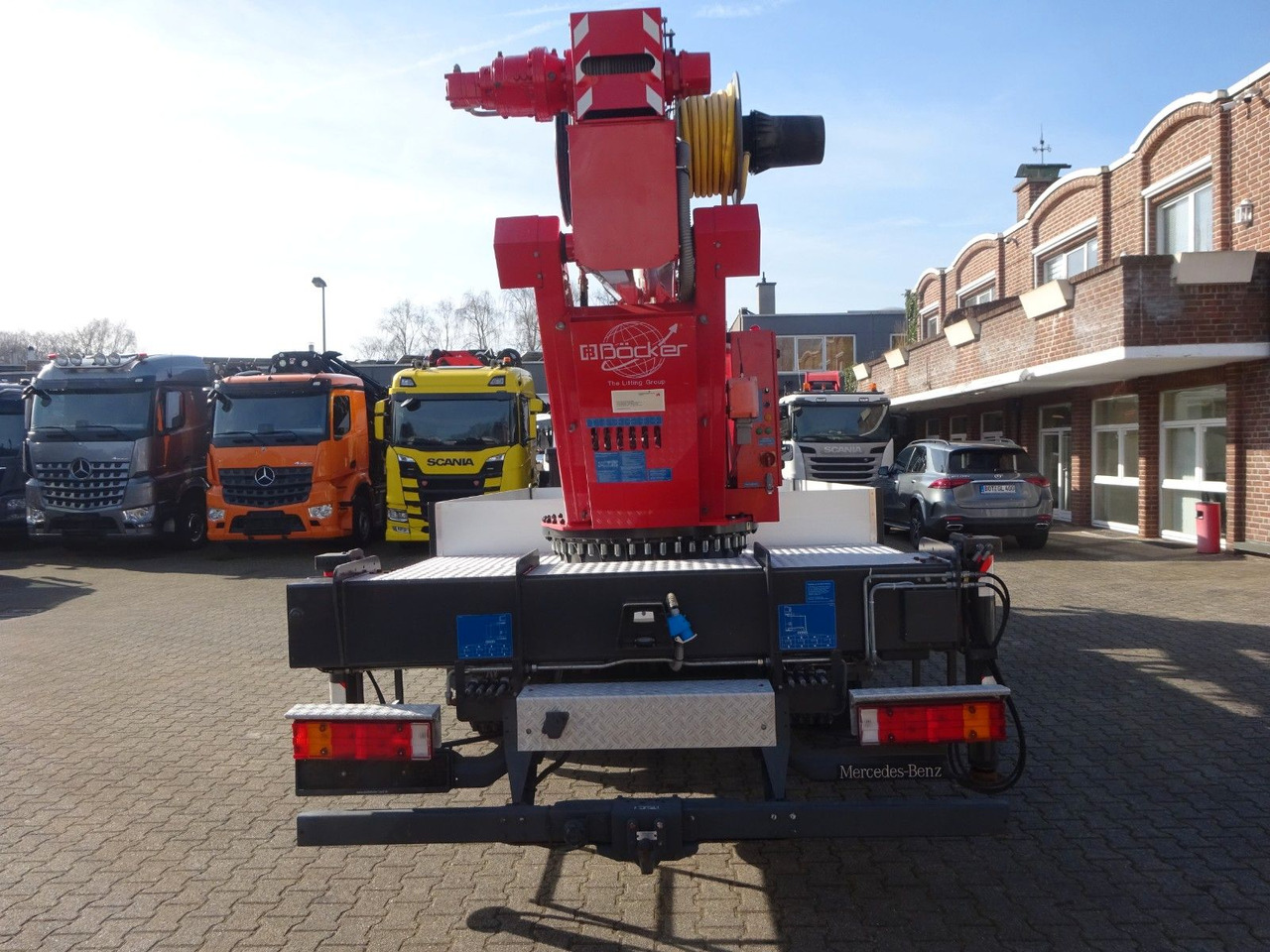 Mercedes-Benz 818 Atego + Böcker AK 32 Meter Dachdeckerkran - Camion grue: photos 5 Mercedes-Benz 818 Atego + Böcker AK 32 Meter Dachdeckerkran - Camion grue: photos 5