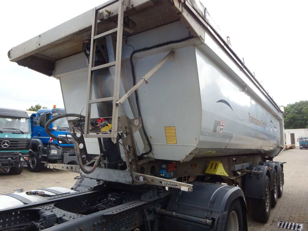 Schmitz Cargobull SKI 24 SL 7.2 Kipp Auflieger Mulde mit 3 Achsen - Semi-remorque benne: photos 2 Schmitz Cargobull SKI 24 SL 7.2 Kipp Auflieger Mulde mit 3 Achsen - Semi-remorque benne: photos 2