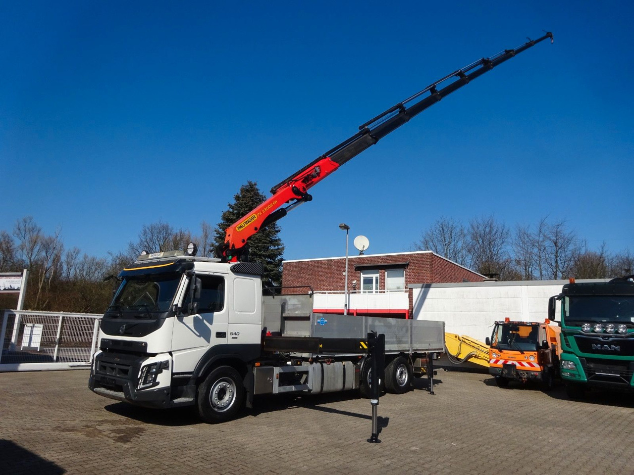 Volvo FMX 540 Pritsche + PK 33002 Kran 6x2 - Camion grue: photos 1 Volvo FMX 540 Pritsche + PK 33002 Kran 6x2 - Camion grue: photos 1