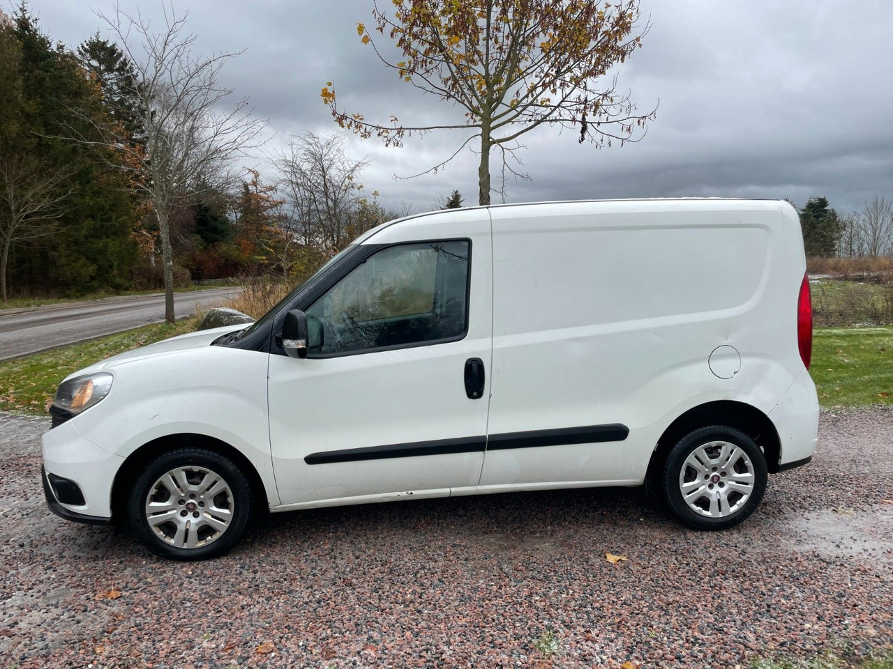 Fiat Doblo Doblò Basis Kasten 1.3 diesel - Voiture break: photos 2 Fiat Doblo Doblò Basis Kasten 1.3 diesel - Voiture break: photos 2