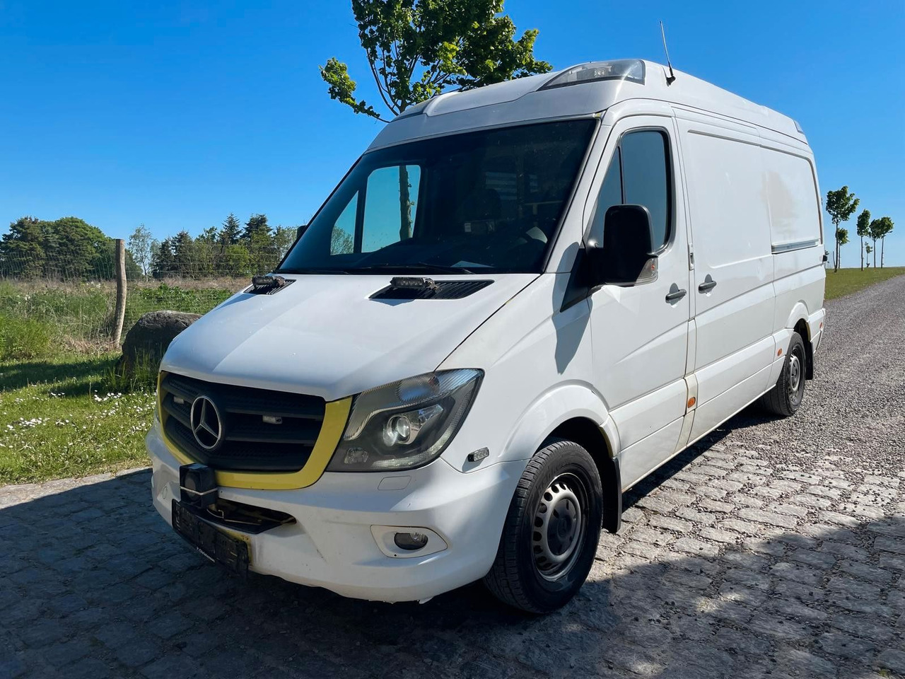 Mercedes-Benz Sprinter Kasten 316 CDI Ambulance *7 300 Netto - Ambulance: photos 1 Mercedes-Benz Sprinter Kasten 316 CDI Ambulance *7 300 Netto - Ambulance: photos 1