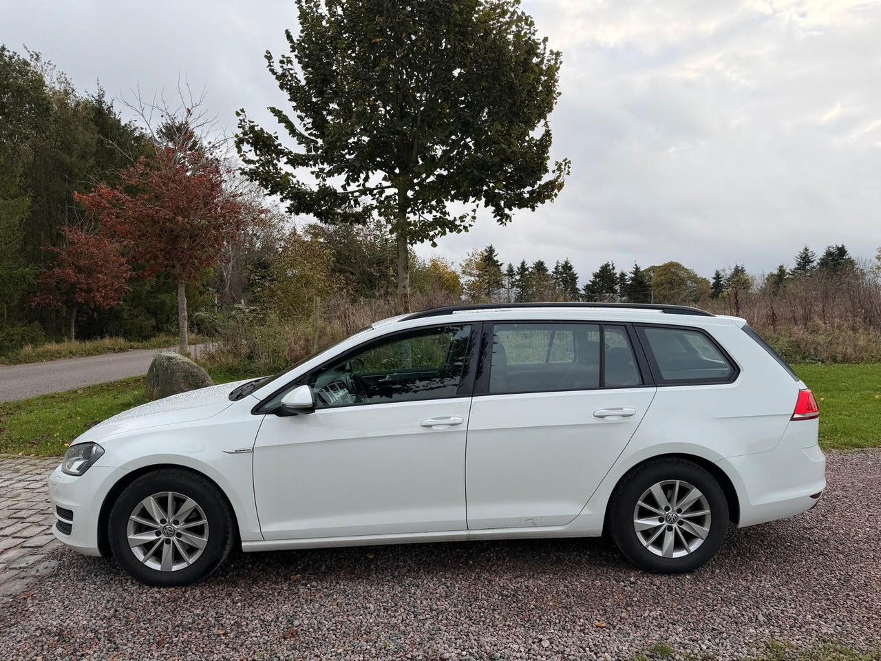 Volkswagen Golf VII Trendline BlueMotion - Voiture break: photos 2 Volkswagen Golf VII Trendline BlueMotion - Voiture break: photos 2
