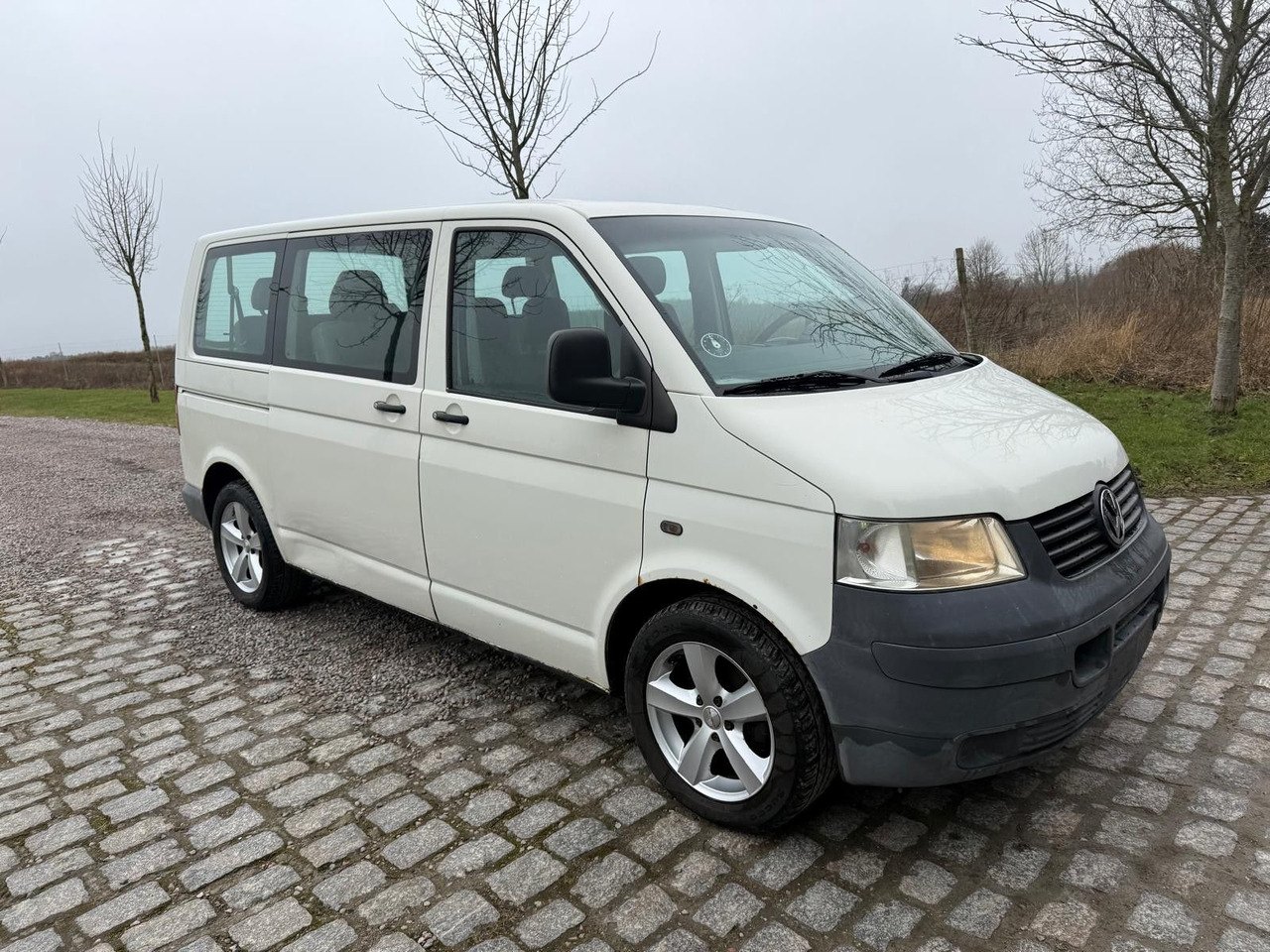 Volkswagen T5 Transporter 1.9 TDI *9 Sitze * 3900 € - Transport de personnes: photos 1 Volkswagen T5 Transporter 1.9 TDI *9 Sitze * 3900 € - Transport de personnes: photos 1