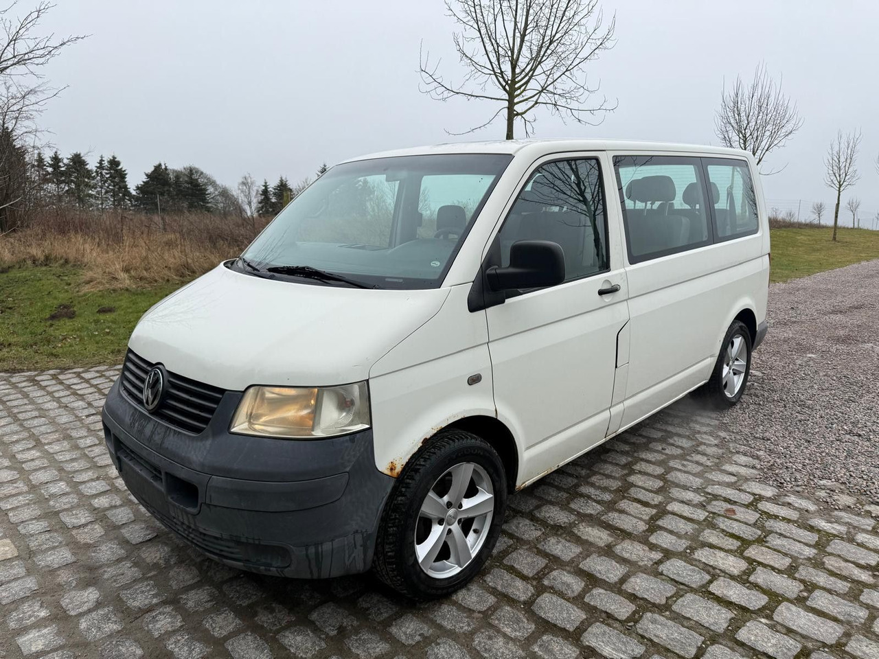 Volkswagen T5 Transporter 1.9 TDI *9 Sitze * 3900 € - Transport de personnes: photos 2 Volkswagen T5 Transporter 1.9 TDI *9 Sitze * 3900 € - Transport de personnes: photos 2