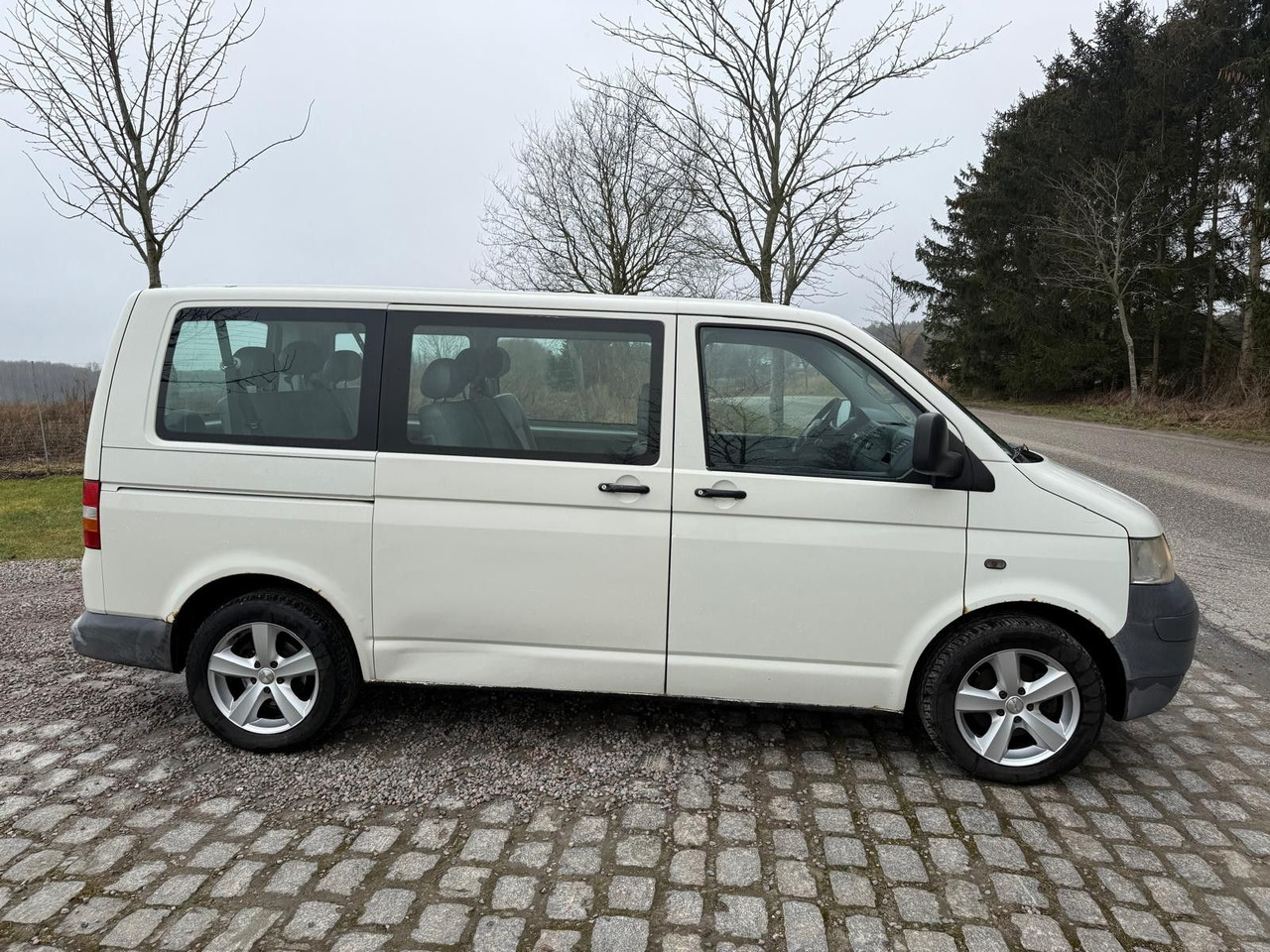 Volkswagen T5 Transporter 1.9 TDI *9 Sitze * 3900 € - Transport de personnes: photos 5 Volkswagen T5 Transporter 1.9 TDI *9 Sitze * 3900 € - Transport de personnes: photos 5