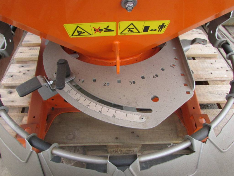 AMAZONEN Werke E+S H 300 - Epandeur de sable pour Engins de chantier: photos 4 AMAZONEN Werke E+S H 300 - Epandeur de sable pour Engins de chantier: photos 4