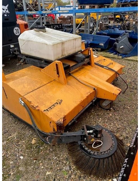 Bema 40 Classic 2050 Kehrbesen 2.200 EUR - Accessoire pour Engins de chantier: photos 2 Bema 40 Classic 2050 Kehrbesen 2.200 EUR - Accessoire pour Engins de chantier: photos 2