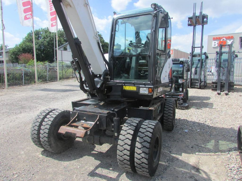 Bobcat E 57 W 35.000 EUR - Pelle sur pneus: photos 4 Bobcat E 57 W 35.000 EUR - Pelle sur pneus: photos 4