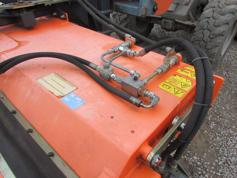 Tuchel Profi 600-230 Kehrbesen / 6.500 EUR - Brosse pour Engins de chantier: photos 5 Tuchel Profi 600-230 Kehrbesen / 6.500 EUR - Brosse pour Engins de chantier: photos 5