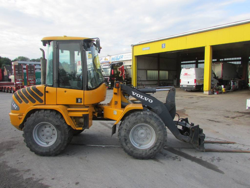 Volvo L 35 B-Z Radlader 18.000 EUR - Chargeuse sur pneus: photos 4 Volvo L 35 B-Z Radlader 18.000 EUR - Chargeuse sur pneus: photos 4