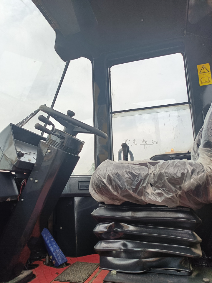 KOMATSU WA380-3 - Chargeuse sur pneus: photos 5 KOMATSU WA380-3 - Chargeuse sur pneus: photos 5