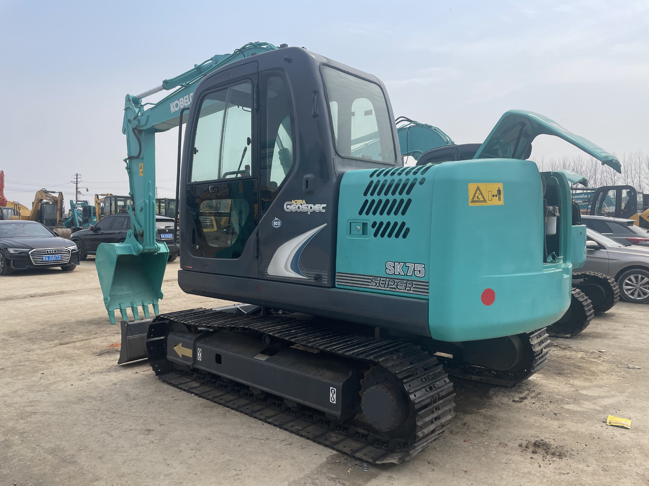 Kobelco SK 75 - Pelle sur chenille: photos 3 Kobelco SK 75 - Pelle sur chenille: photos 3