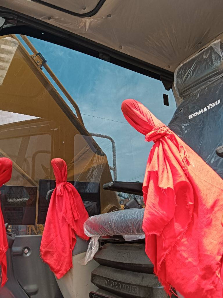 Komatsu PC 210-8 - Pelle sur chenille: photos 5 Komatsu PC 210-8 - Pelle sur chenille: photos 5