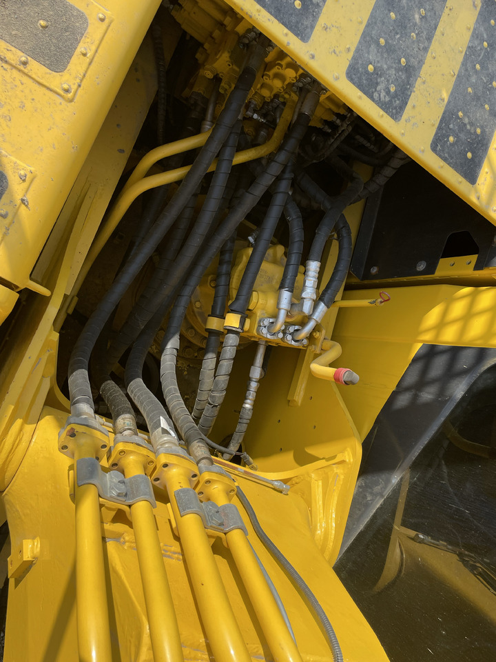 Pelle sur chenille Komatsu PC 210LC: photos 9