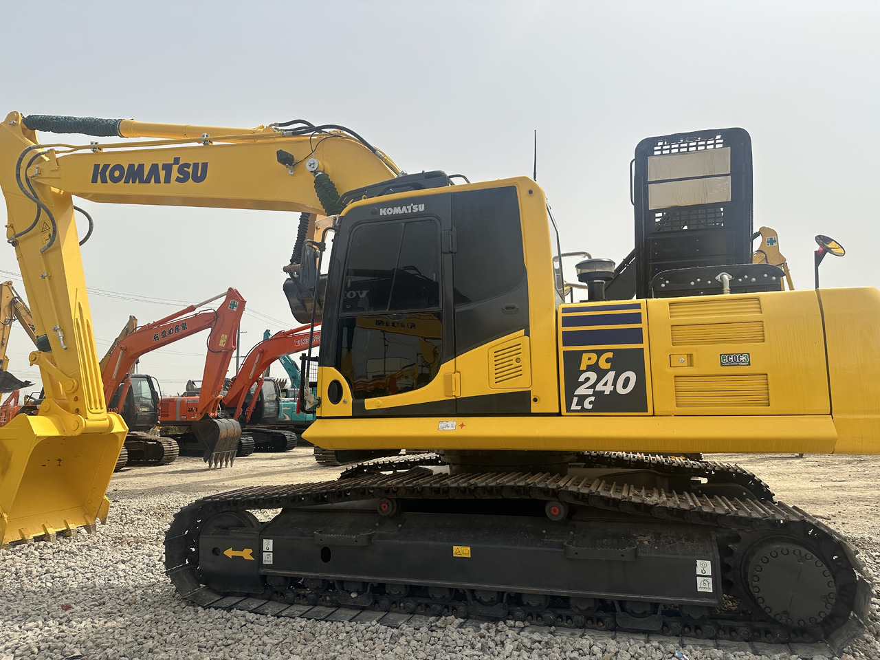 Komatsu PC 240 LC-8 - Pelle sur chenille: photos 1 Komatsu PC 240 LC-8 - Pelle sur chenille: photos 1