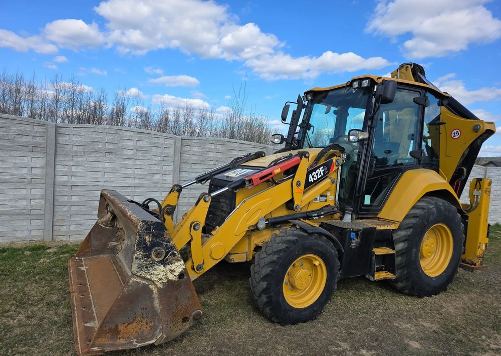 Caterpillar - Tractopelle: photos 1 Caterpillar - Tractopelle: photos 1