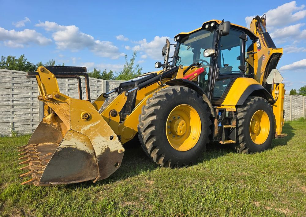 Caterpillar - Tractopelle: photos 1 Caterpillar - Tractopelle: photos 1