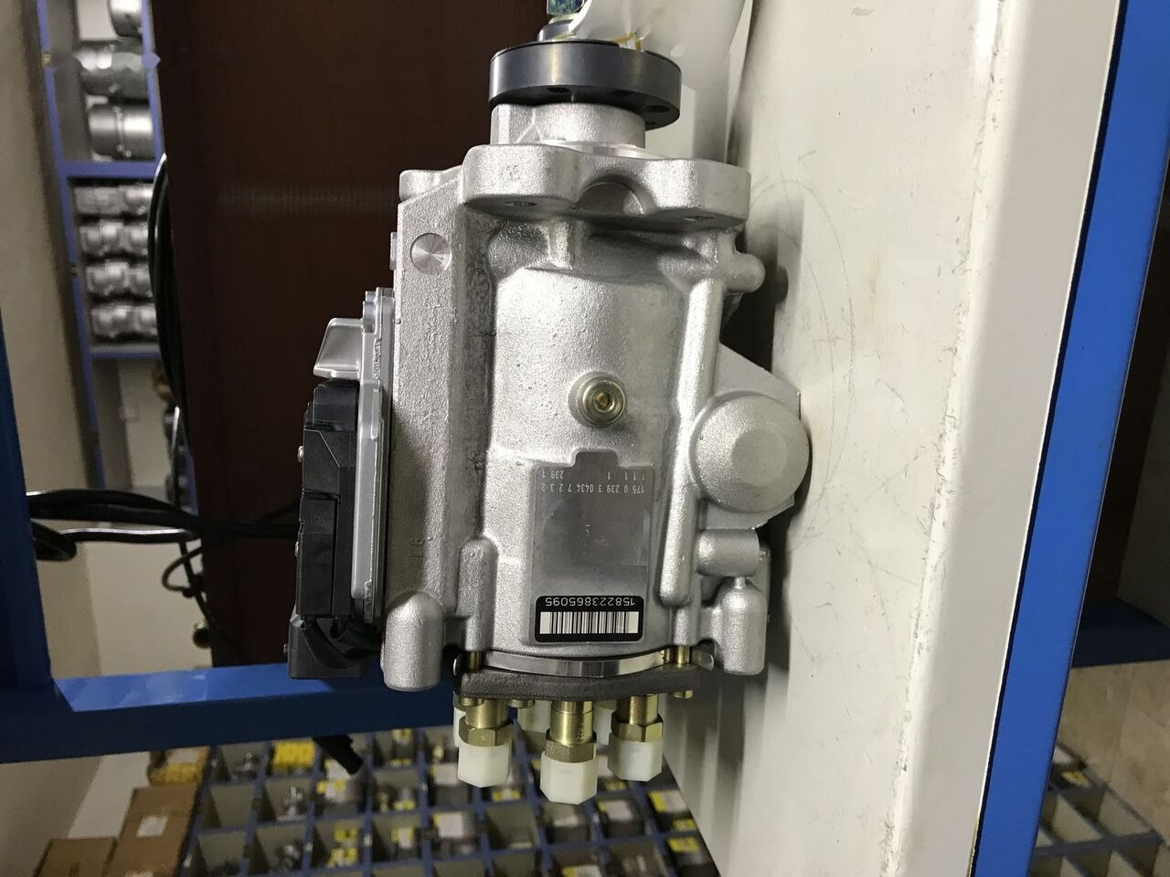 Bosch 2018 51965010612 MAN - Pompe à carburant pour Camion: photos 3 Bosch 2018 51965010612 MAN - Pompe à carburant pour Camion: photos 3