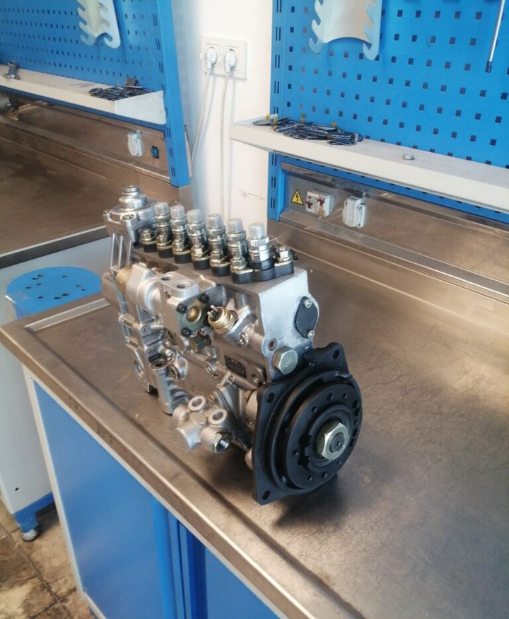 Bosch EXCHANGE A0250745702 Mercedes-Benz . truck - Pompe à carburant pour Camion: photos 2 Bosch EXCHANGE A0250745702 Mercedes-Benz . truck - Pompe à carburant pour Camion: photos 2