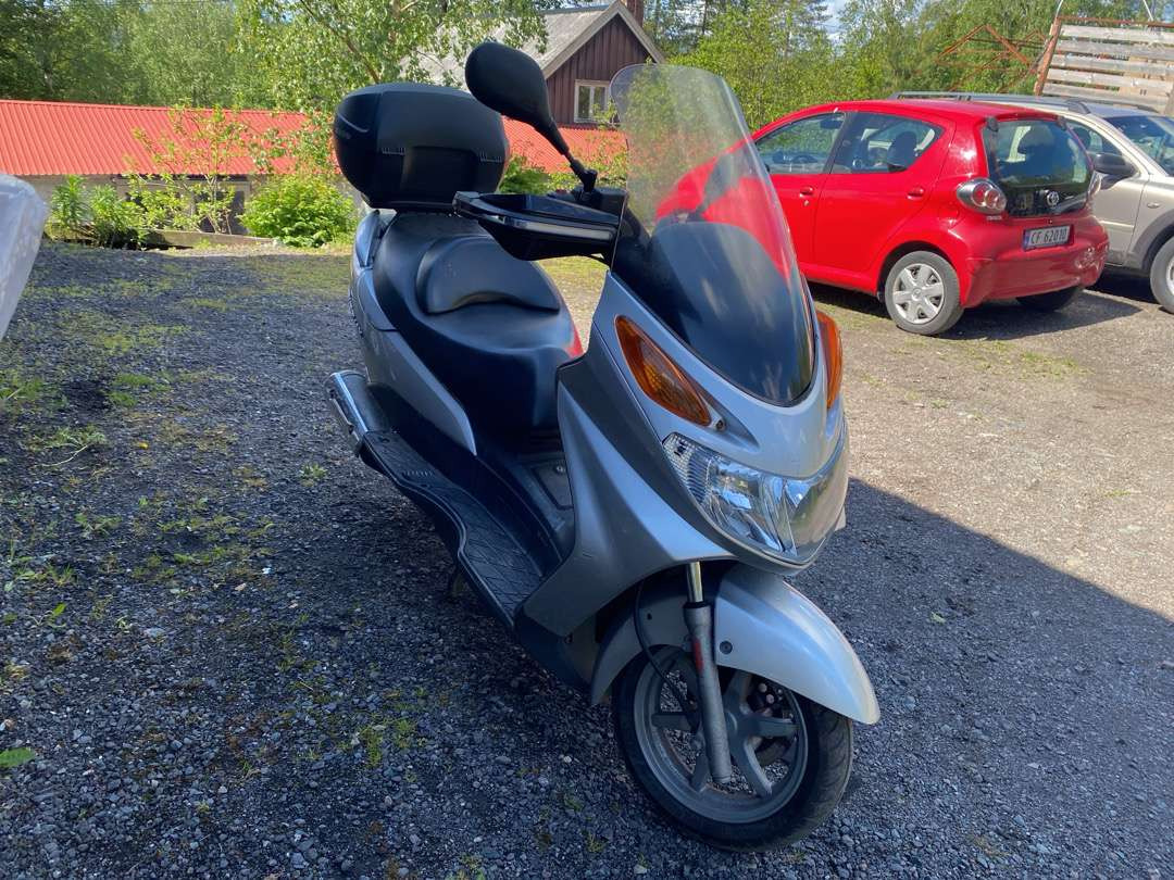 Suzuki Burgman UH 125//Lett MC - Remorque pour moto: photos 2 Suzuki Burgman UH 125//Lett MC - Remorque pour moto: photos 2