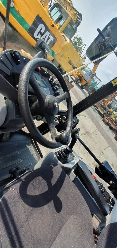 Chargeuse sur pneus CAT 906M: photos 10