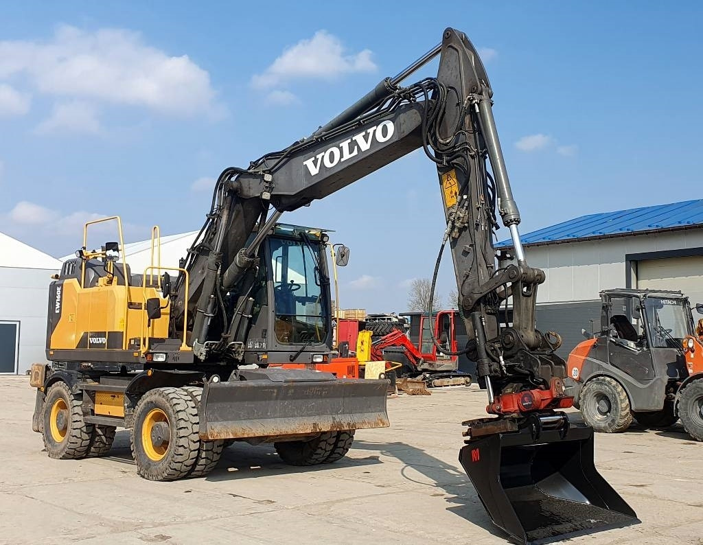 Volvo EW 160 E - Pelle sur pneus: photos 4 Volvo EW 160 E - Pelle sur pneus: photos 4