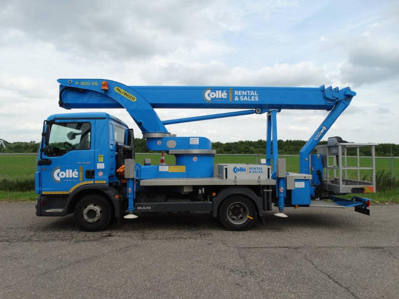 Palfinger P 300 KS - Camion avec nacelle: photos 1 Palfinger P 300 KS - Camion avec nacelle: photos 1