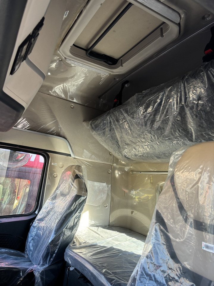 HOWO T7H - Tracteur routier: photos 4 HOWO T7H - Tracteur routier: photos 4