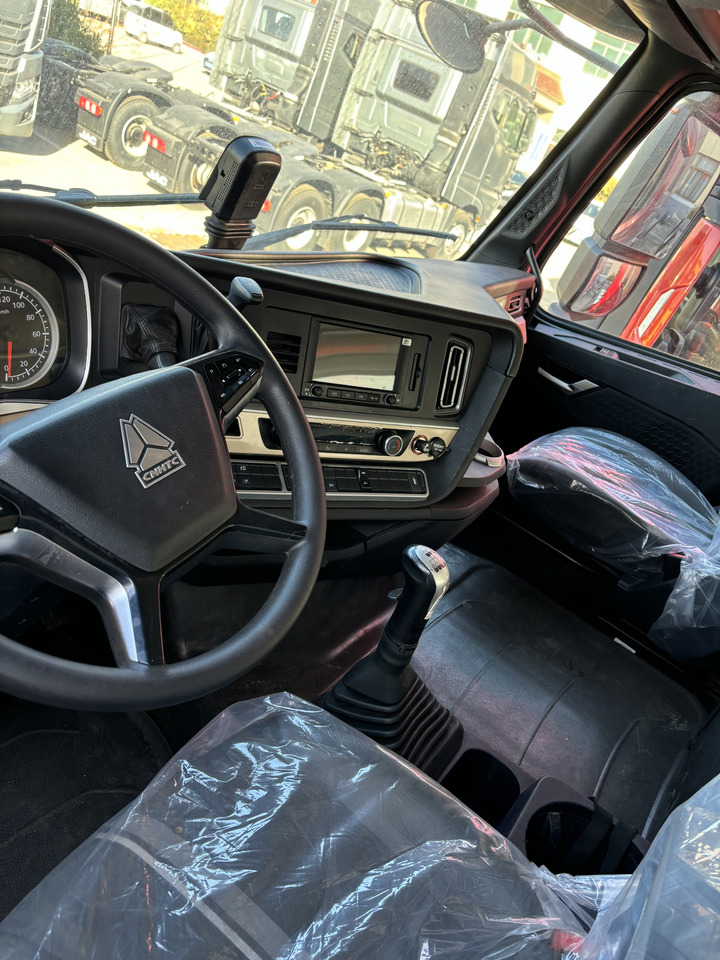 HOWO T7H - Tracteur routier: photos 3 HOWO T7H - Tracteur routier: photos 3