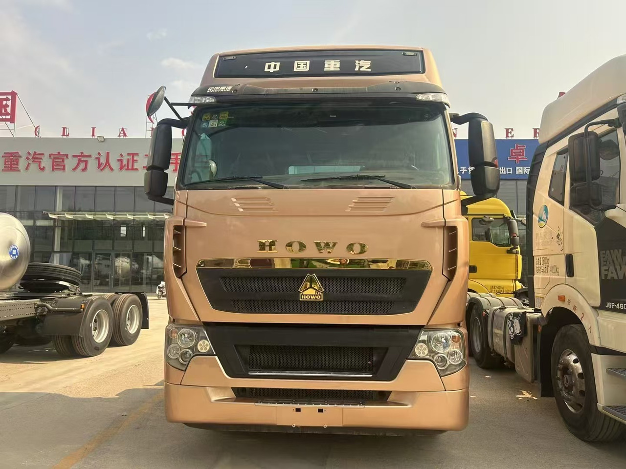 HOWO T7H - Tracteur routier: photos 2 HOWO T7H - Tracteur routier: photos 2