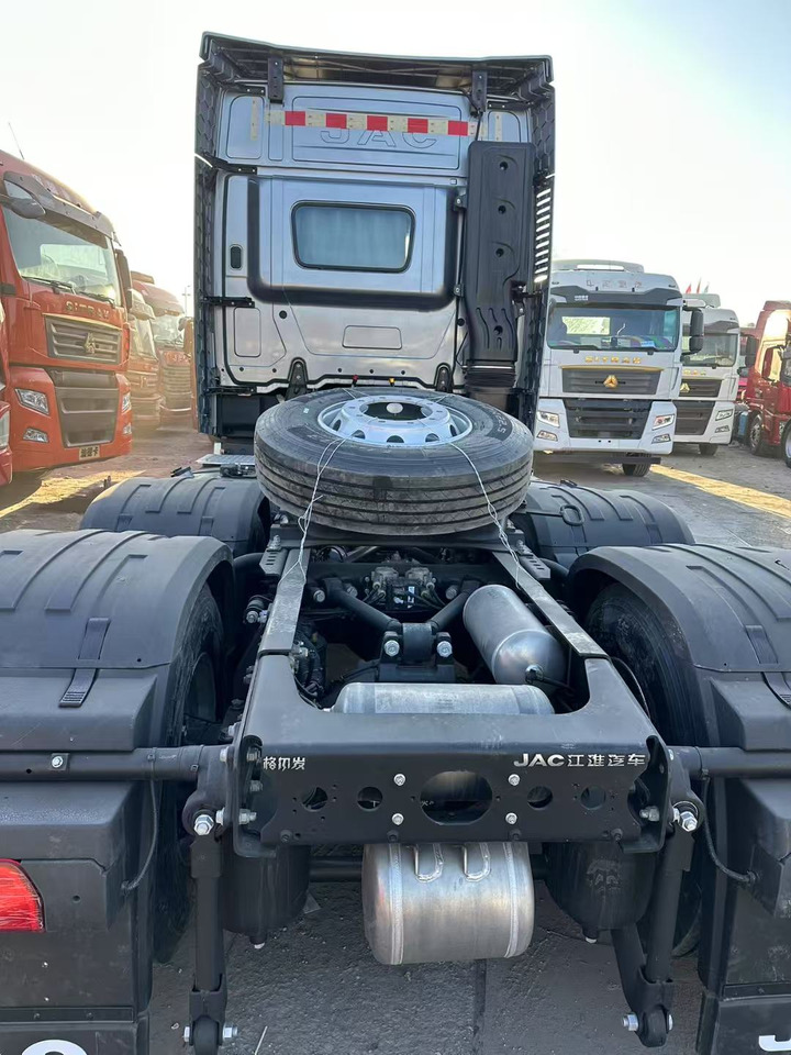 JAC K7 - Tracteur routier: photos 5 JAC K7 - Tracteur routier: photos 5