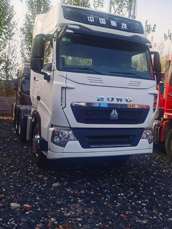 SINOTRUCK HOWO  - Tracteur routier: photos 1 SINOTRUCK HOWO  - Tracteur routier: photos 1