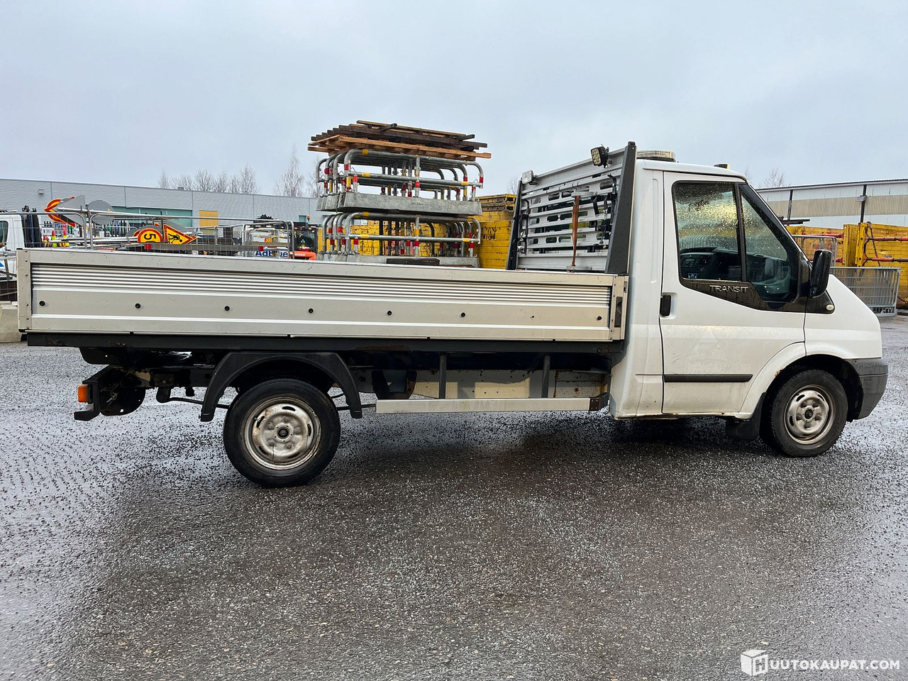 Ford Transit flatbed, reg. year 2012, only 151,068 km, Tampere - Utilitaire plateau: photos 5 Ford Transit flatbed, reg. year 2012, only 151,068 km, Tampere - Utilitaire plateau: photos 5