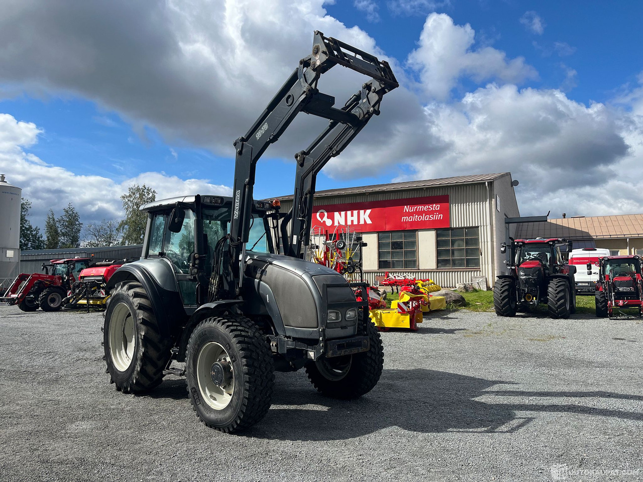 Machine agricole Valtra M130, traktori kuormaajalla, 4755h, 2005, Hämeenlinna: photos 1