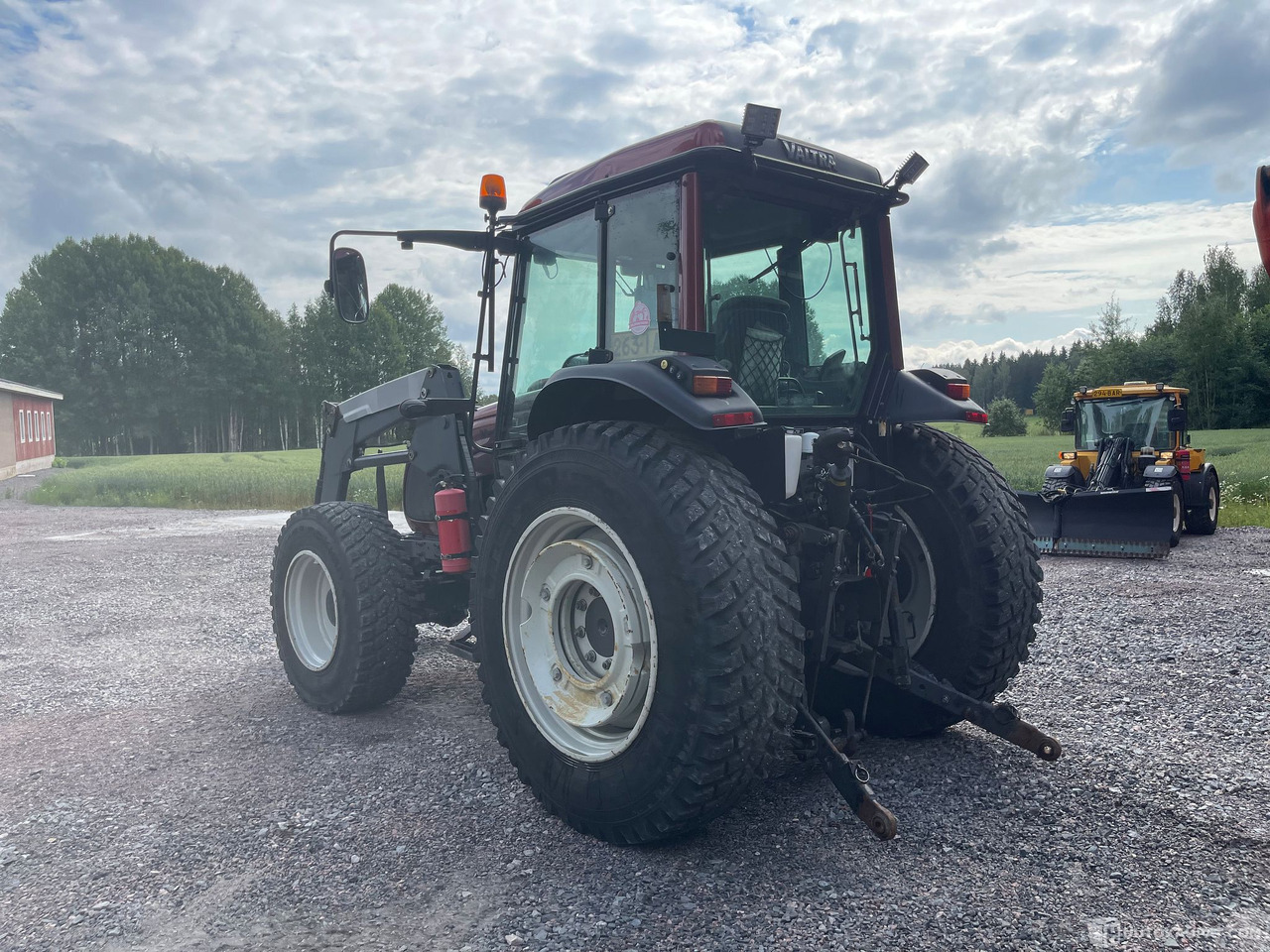 Valtra A 93 Unlimited, traktori kuormaajalla, 2016, Lohja - Tracteur agricole: photos 4 Valtra A 93 Unlimited, traktori kuormaajalla, 2016, Lohja - Tracteur agricole: photos 4