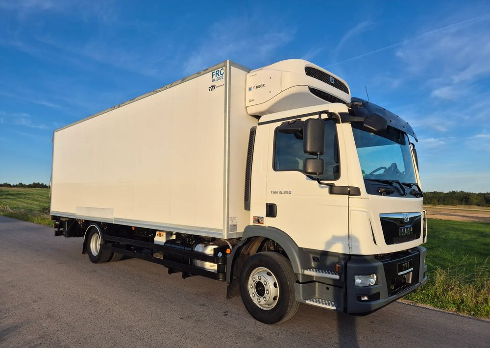 MAN TGM 15.250 7.5m winda AUTOMAT KLIMA z Niemiec EURO 6 / CHŁODNIA T-1000R THERMOKING - Camion frigorifique: photos 2 MAN TGM 15.250 7.5m winda AUTOMAT KLIMA z Niemiec EURO 6 / CHŁODNIA T-1000R THERMOKING - Camion frigorifique: photos 2