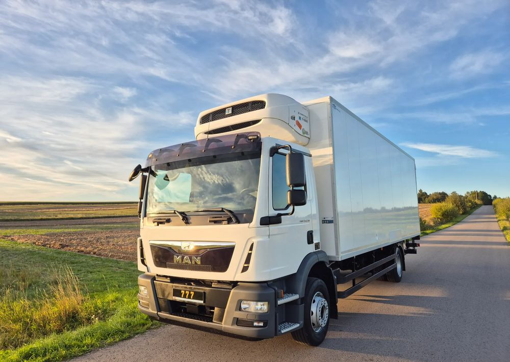 MAN TGM 15.250 7.5m winda AUTOMAT KLIMA z Niemiec EURO 6 / CHŁODNIA T-1000R THERMOKING - Camion frigorifique: photos 1 MAN TGM 15.250 7.5m winda AUTOMAT KLIMA z Niemiec EURO 6 / CHŁODNIA T-1000R THERMOKING - Camion frigorifique: photos 1