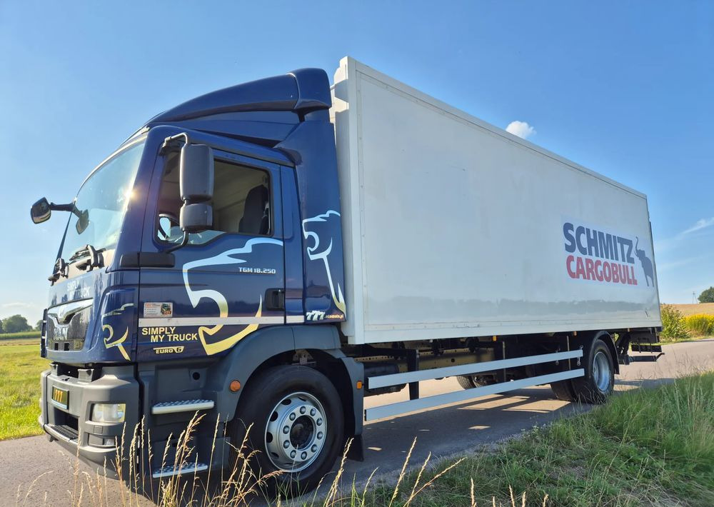 MAN TGM 18.250 Carrier 1950 D/E z Holandii / TOP STAN / 7.5m / 18 palet / winda + drzwi boczne / OKAZJA - Camion frigorifique: photos 3 MAN TGM 18.250 Carrier 1950 D/E z Holandii / TOP STAN / 7.5m / 18 palet / winda + drzwi boczne / OKAZJA - Camion frigorifique: photos 3