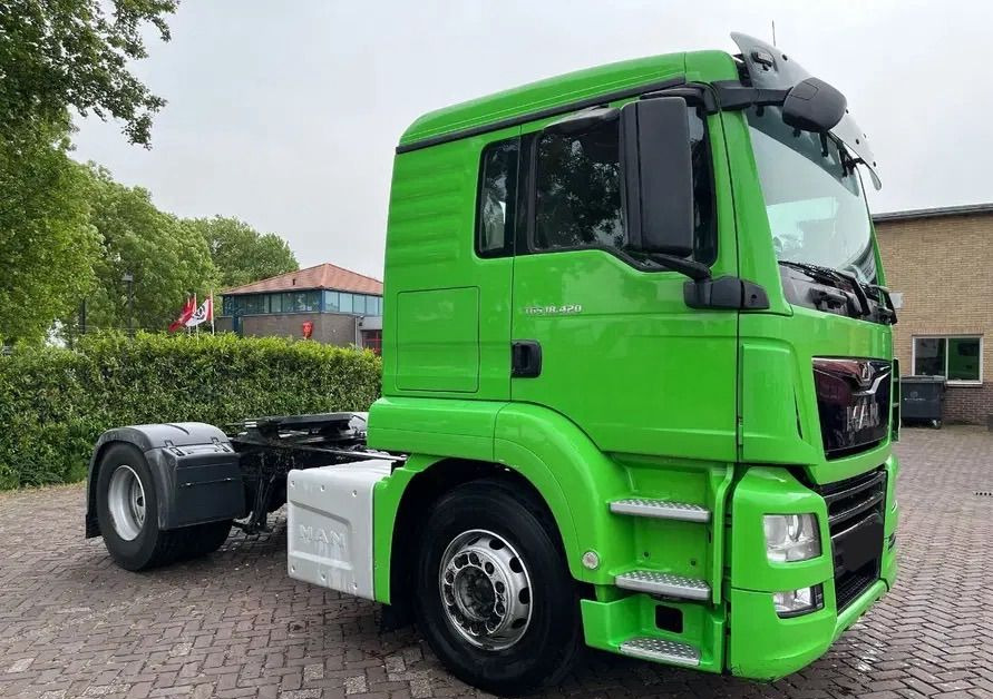 MAN TGS 18.420 NAUKA JAZDY POLIFT ELKA AUTOMAT 4x2 STANDARD 315/70r22.5 SUPER STAN TGX 470 460 420 430 500 510 400 360 410 - Tracteur routier: photos 1 MAN TGS 18.420 NAUKA JAZDY POLIFT ELKA AUTOMAT 4x2 STANDARD 315/70r22.5 SUPER STAN TGX 470 460 420 430 500 510 400 360 410 - Tracteur routier: photos 1