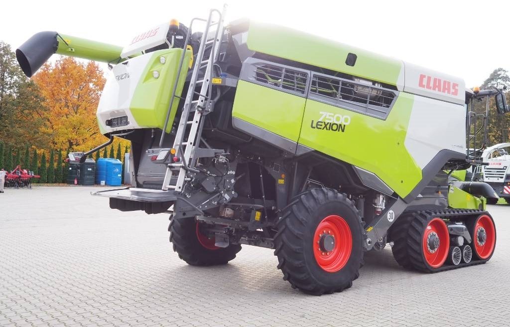 Claas Lexion 7500TT GPS + V930 - Moissonneuse-batteuse: photos 3 Claas Lexion 7500TT GPS + V930 - Moissonneuse-batteuse: photos 3
