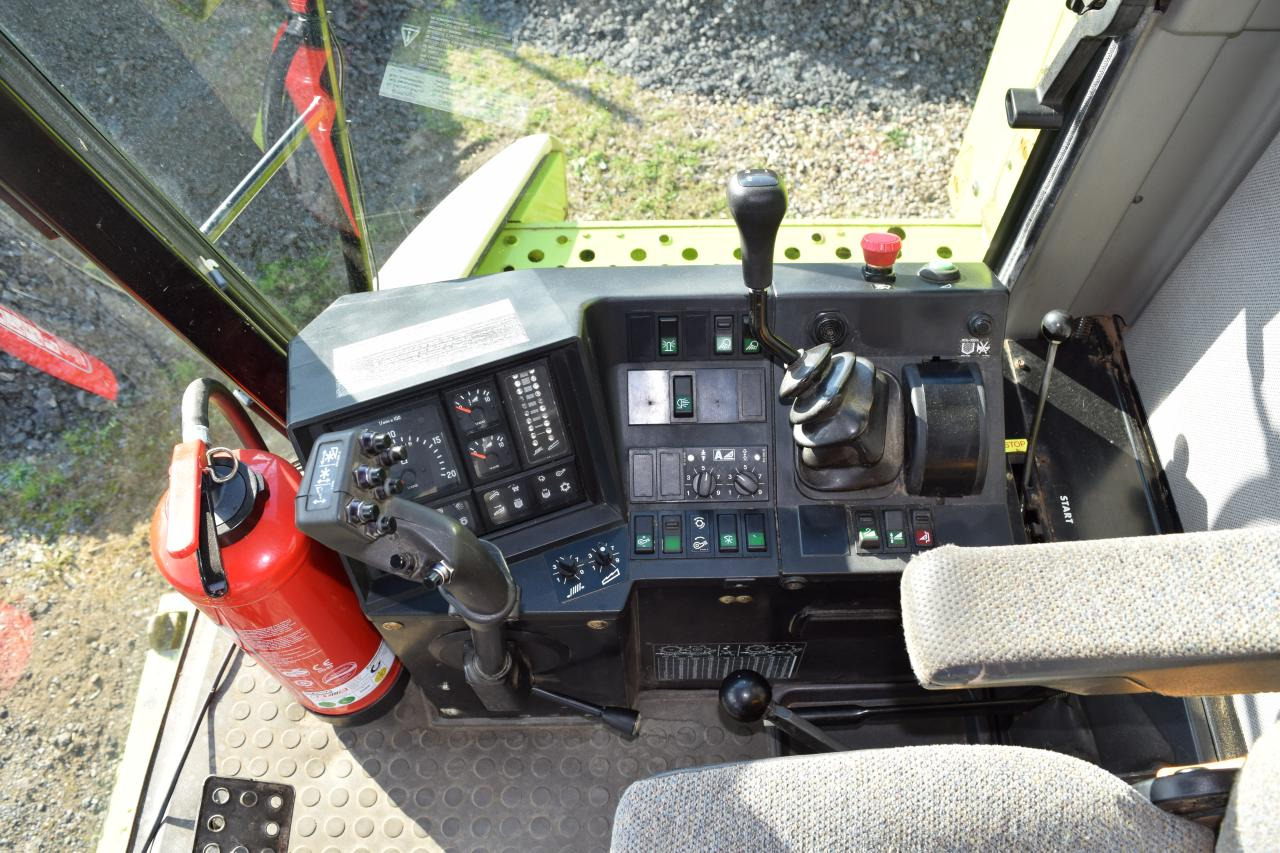 Moissonneuse-batteuse CLAAS Dominator 203 Mega: photos 10 Moissonneuse-batteuse CLAAS Dominator 203 Mega: photos 10