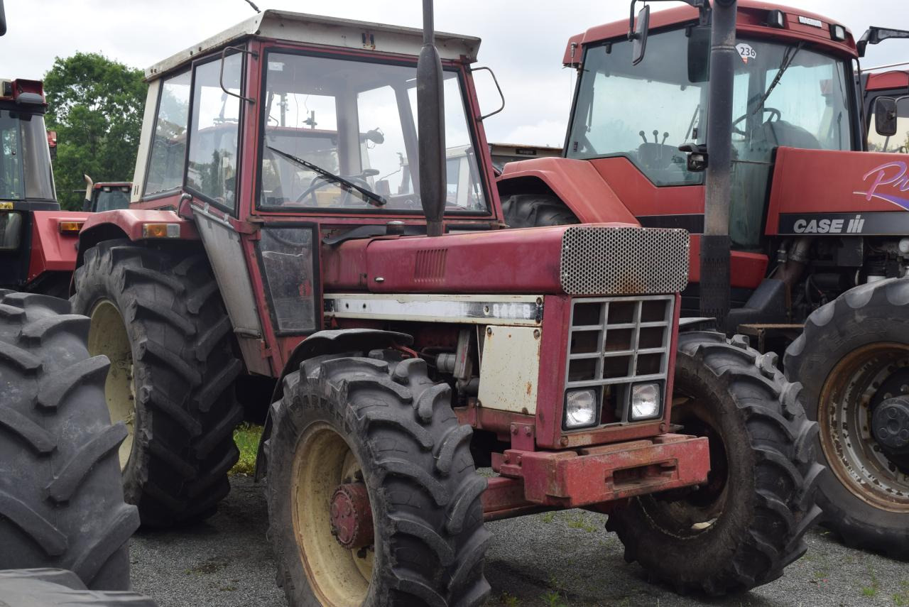 Case-IH 844 A/S - Tracteur agricole: photos 1 Case-IH 844 A/S - Tracteur agricole: photos 1