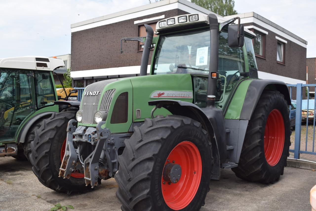 Fendt 712 Vario - Tracteur agricole: photos 1 Fendt 712 Vario - Tracteur agricole: photos 1