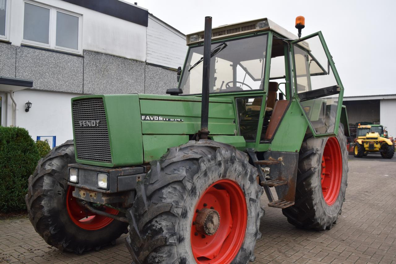 Fendt Favorit 614 LS Turbomatik - Tracteur agricole: photos 2 Fendt Favorit 614 LS Turbomatik - Tracteur agricole: photos 2