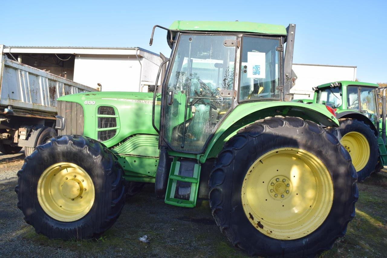 John Deere 6130 - Tracteur agricole: photos 1 John Deere 6130 - Tracteur agricole: photos 1