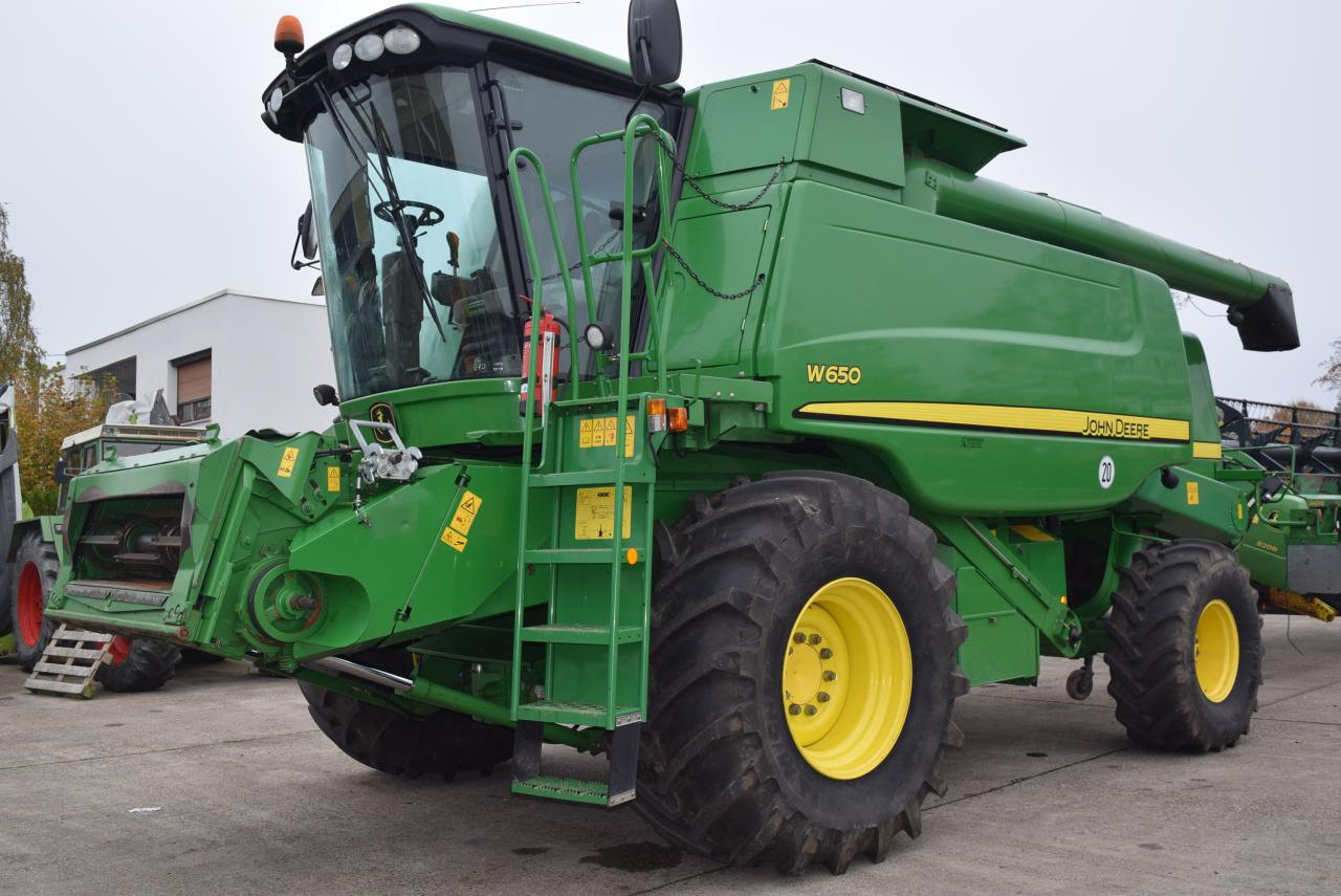 John Deere W 650 - Moissonneuse-batteuse: photos 1 John Deere W 650 - Moissonneuse-batteuse: photos 1