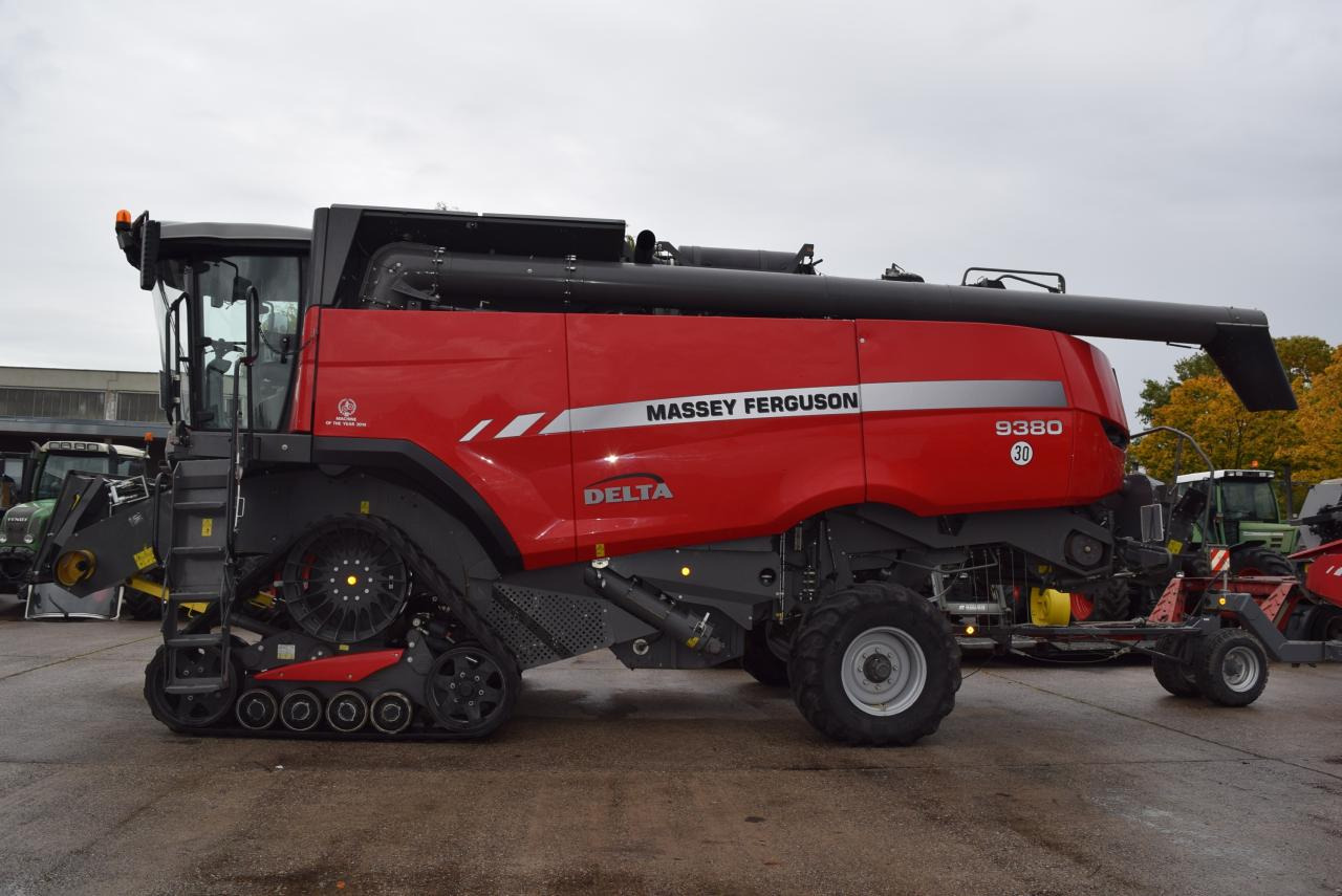 Massey Ferguson MF 9380 Delta - Moissonneuse-batteuse: photos 2 Massey Ferguson MF 9380 Delta - Moissonneuse-batteuse: photos 2